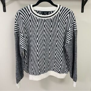 ⭐️ 2/$50 ⭐️ Vici Black and White Chevron Crew Neck Sweater